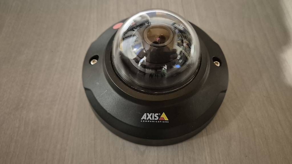Axis Sistemi d'allarme: AXIS M3045-V 1080p Remote – Usato da Hohenrain venduto da Sven848