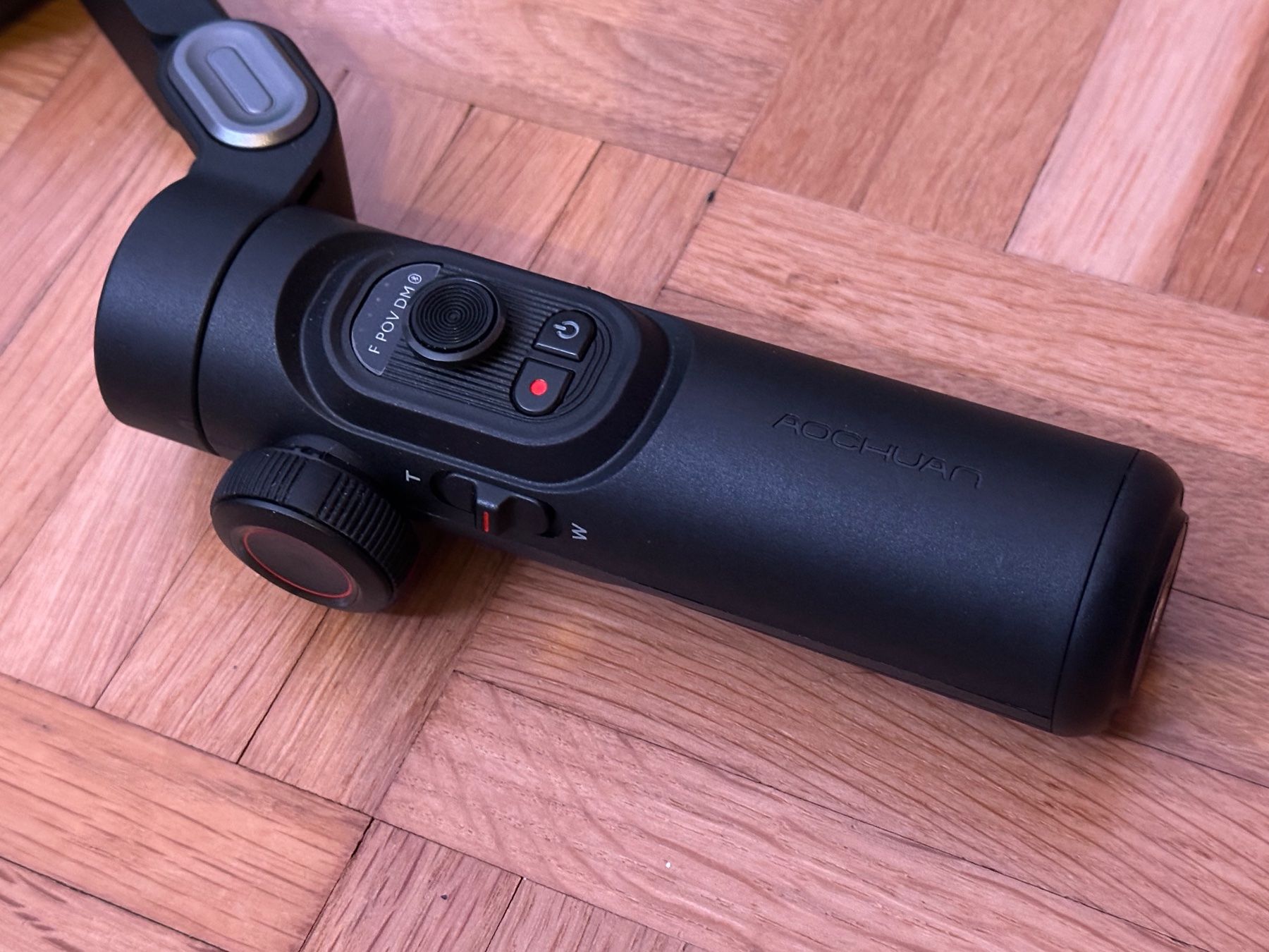Staffe: Aochuan 3-Achsen Smartphone Gimbal mit Licht – Nuovo (secondo la descrizione) da Pfäffikon ZH venduto da 0iB4F 2