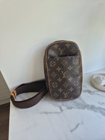 Louis Vuitton Pochette/Crossbody Bag 