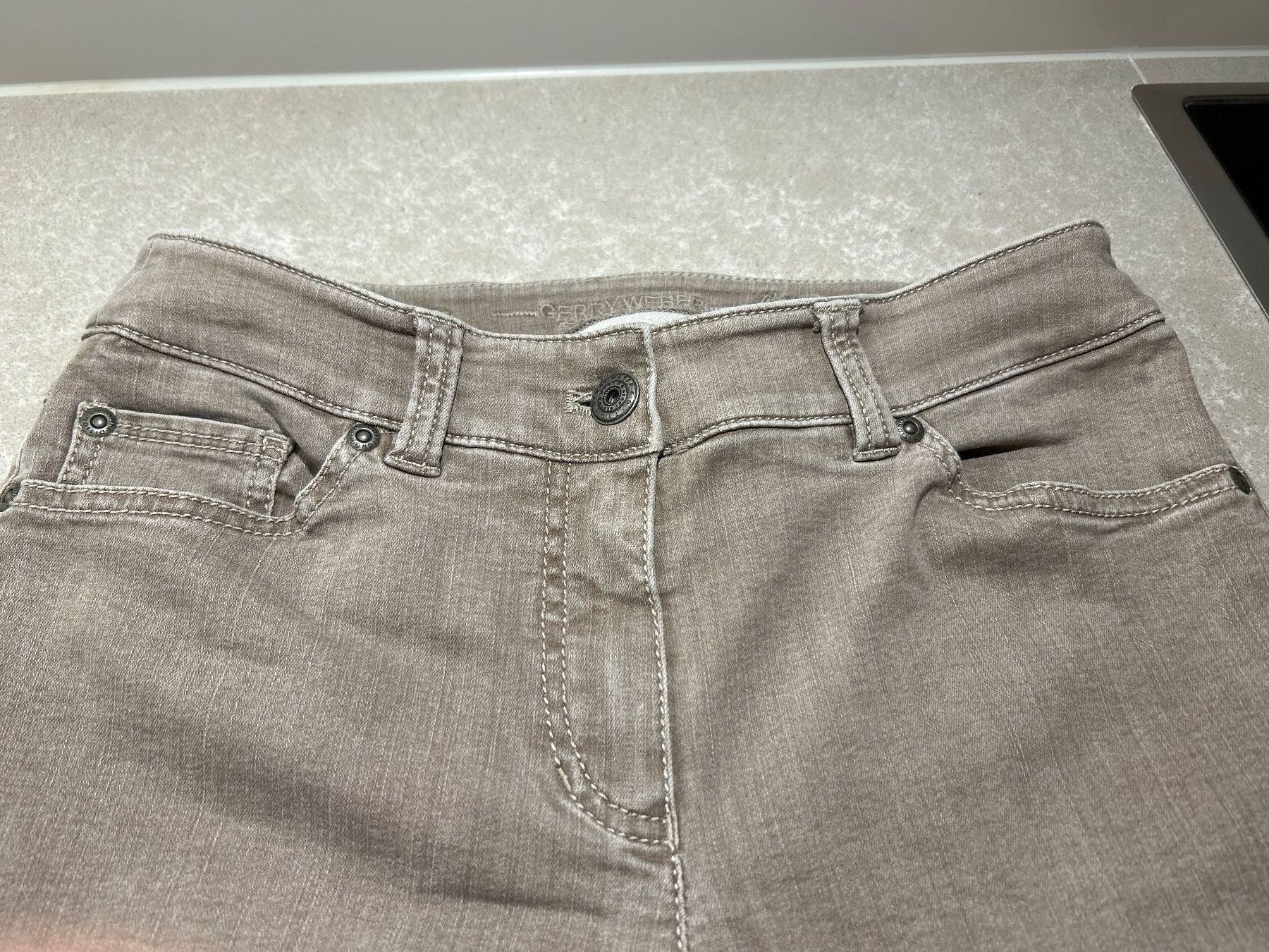 Gerry Weber Jeans: Jeans hellbraun von GERRY WEBER EDITION – Usato da Brunnen venduto da Nala2929 2