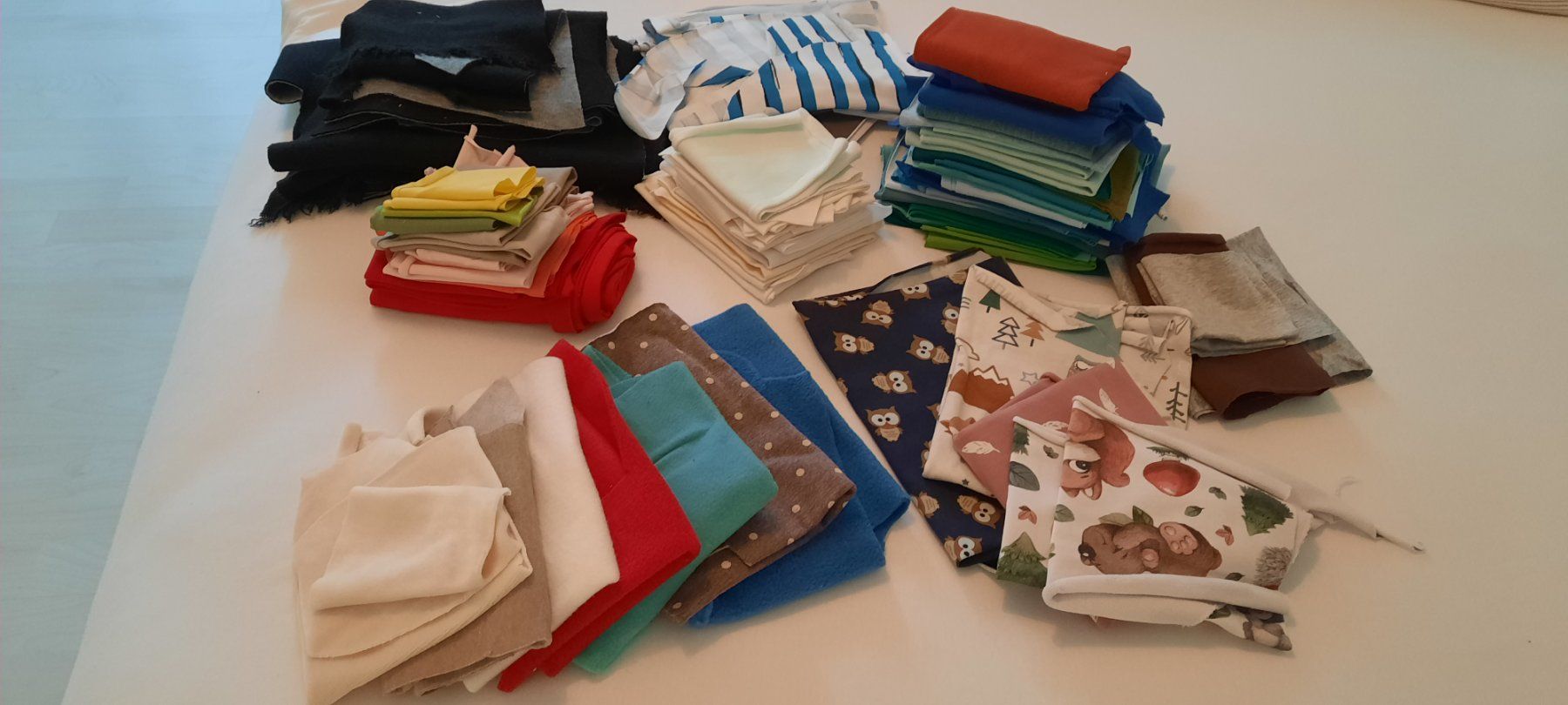 Stoffe: Stoffreste Packet, diverse Farben, Materialien und Muster – Neu (gemäss Beschreibung) aus Uetendorf von Neidem 1