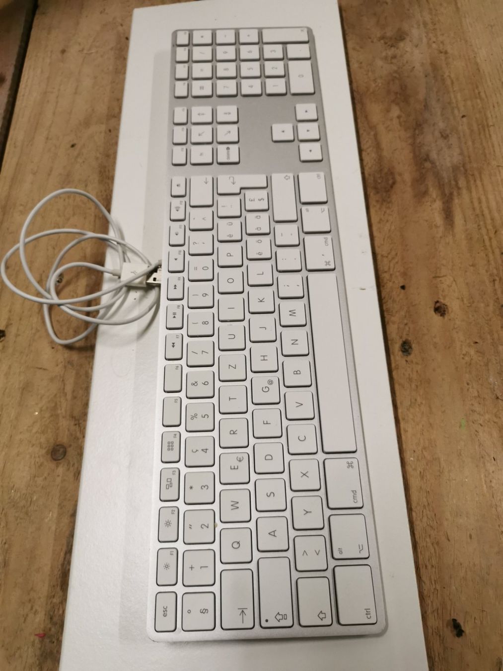 Apple Tastaturen: Apple Keyboard QWERTZ - CH Layout - Top Zustand – Neu (gemäss Beschreibung) aus Zürich von  1