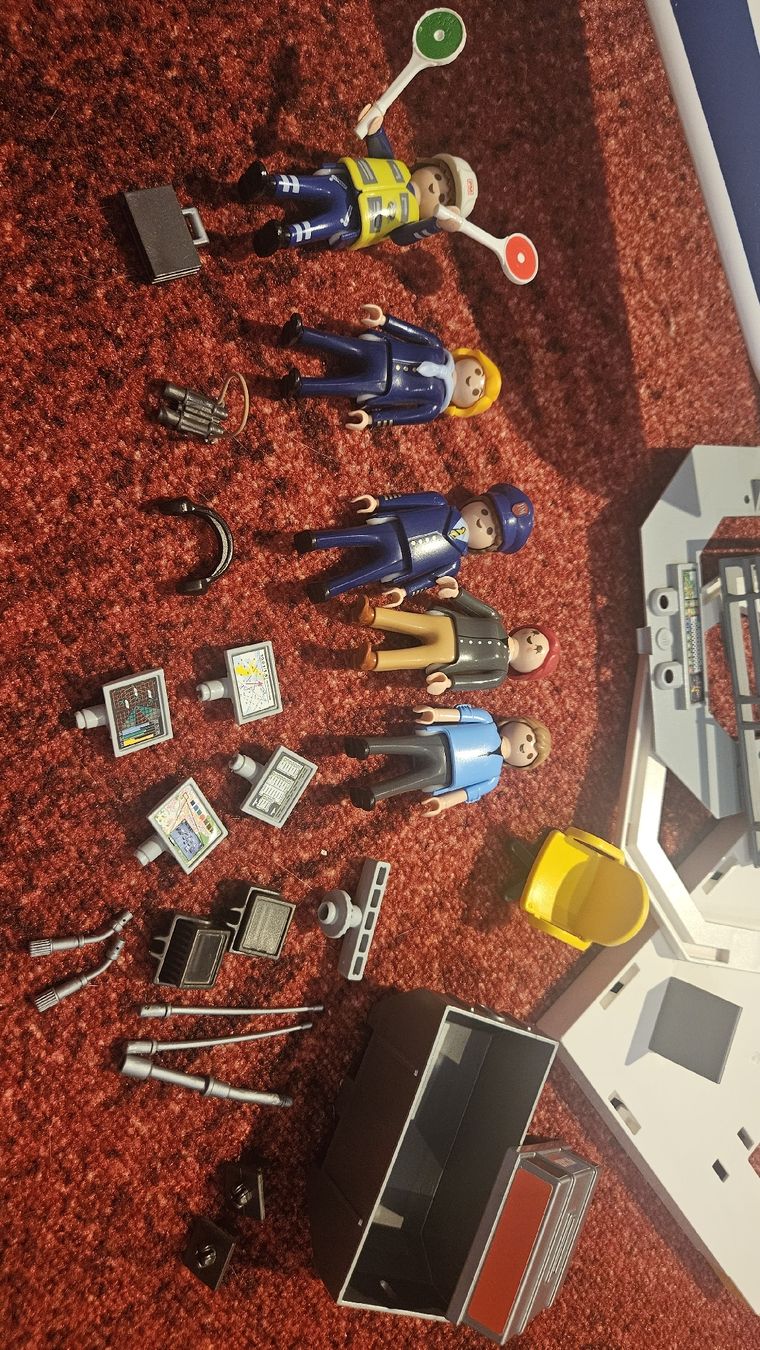Playmobil Spielzeuge: Playmobil Passagierflugzeug mit Tower 5261-A  – Gebraucht aus Rudolfstetten von Hoppel17 2