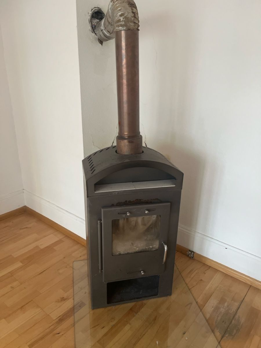 Cheminée: Ofen Holz – Gebraucht aus Basel von Buechermensch