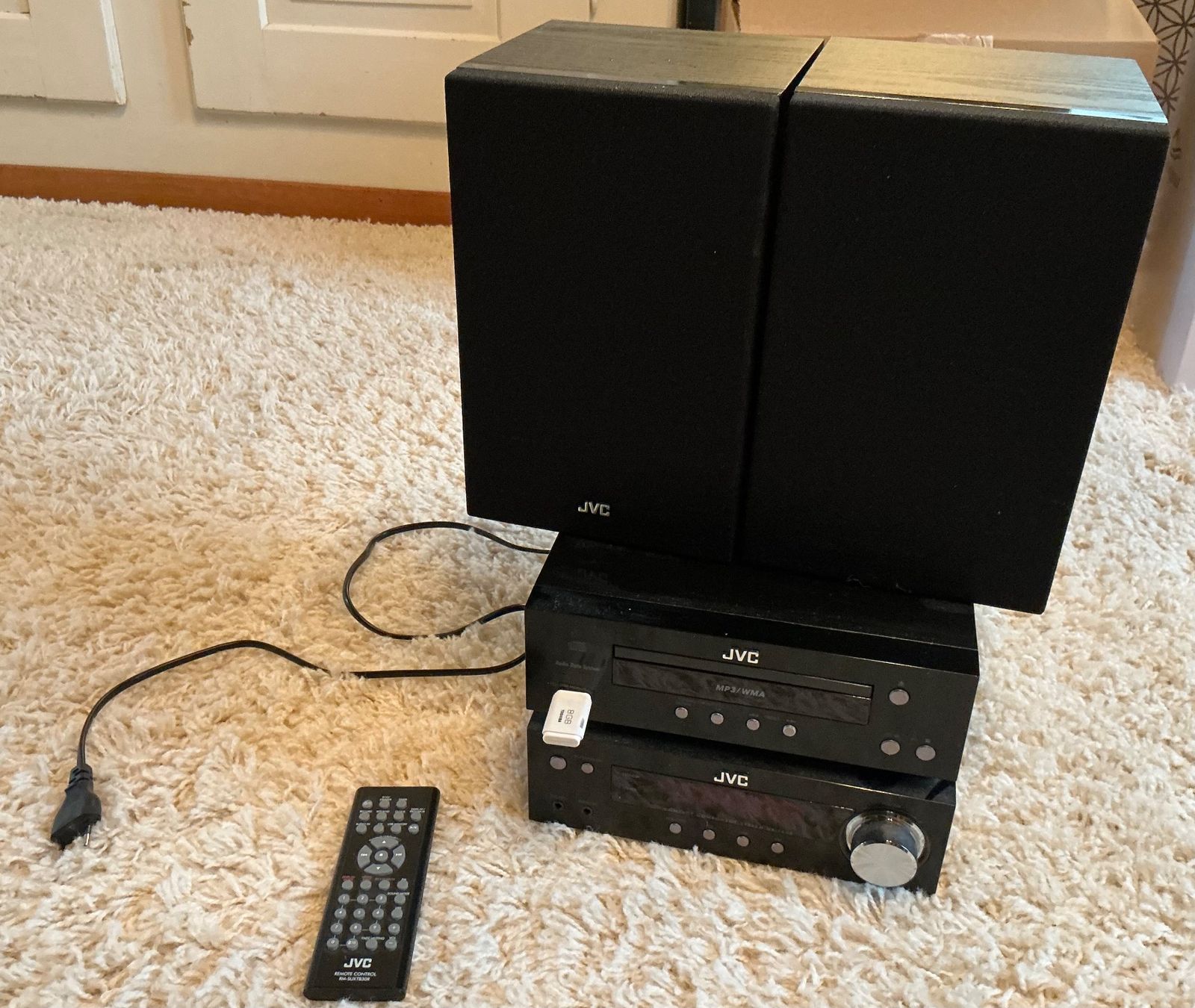 JVC Audio- & Mediensysteme: JVC kompakt Stereoanlage 2 Boxen USB – Gebraucht aus Rüfenach AG von dreen87