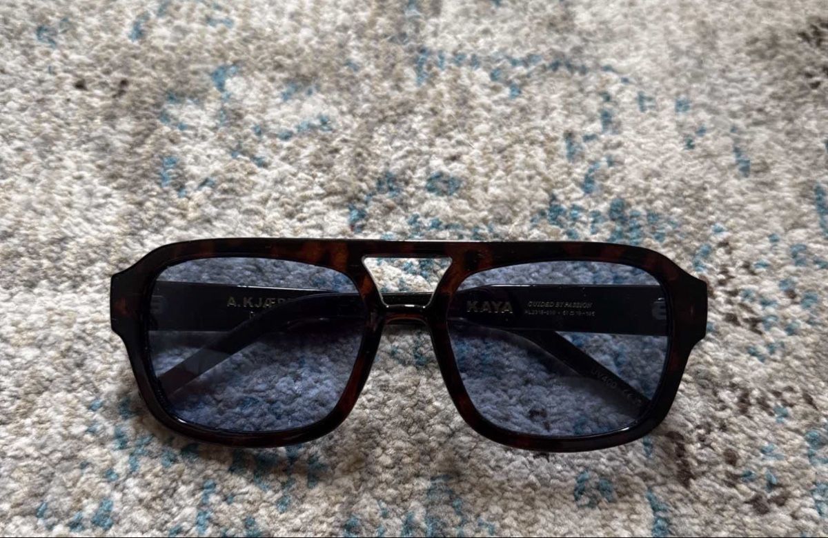 Occhiali & Lenti: BLUE TINTED SUNGLASSES  – Nuovo (secondo la descrizione) da Hagendorn venduto da ava_2hq7