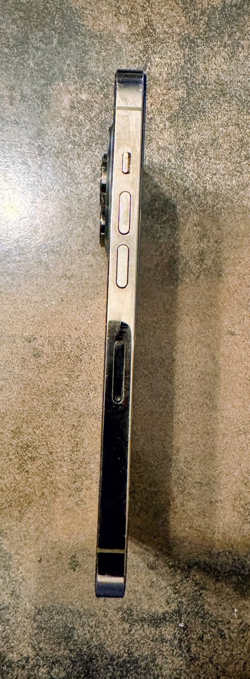 Apple Handys / Smartphones: Apple iPhone Smartphone Used with Cracked Display Screen – Gebraucht aus Glovelier von Sam-musique 2