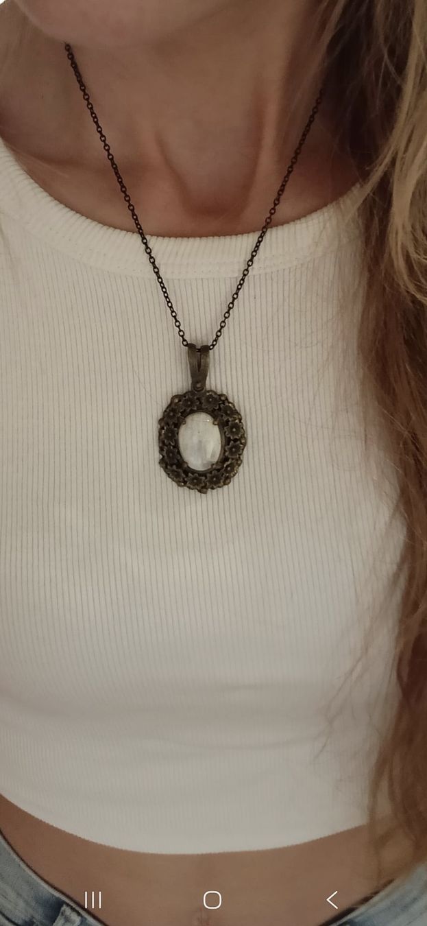 Ketten: Collier mit ovalem Anhänger – Neu (gemäss Beschreibung) aus Mollis von nin_ph7s 1