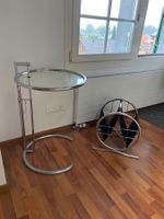 Stylischer Beistelltisch und Zeitungsständer -