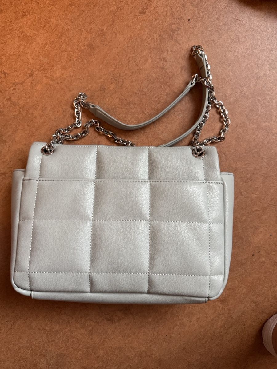 Calvin Klein Borse da donna: Calvin Klein Tasche mit Kette, hellblau - neuwertig! – Nuovo (secondo la descrizione) da Bassersdorf venduto da padriga68 1