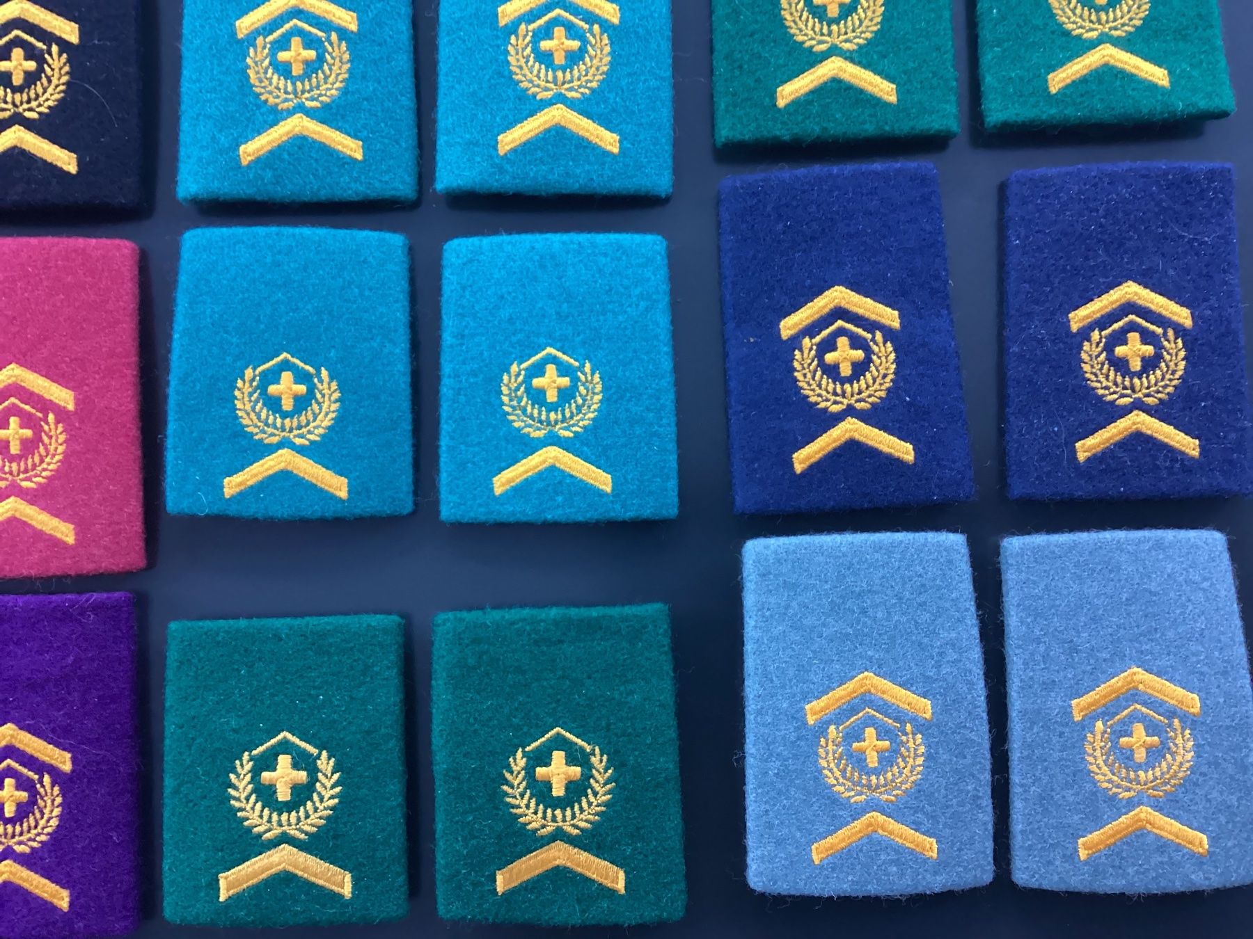 Schweizer Armee Uniformi: Div, Patten – Usato da niederurnen venduto da Hagugelmann 4