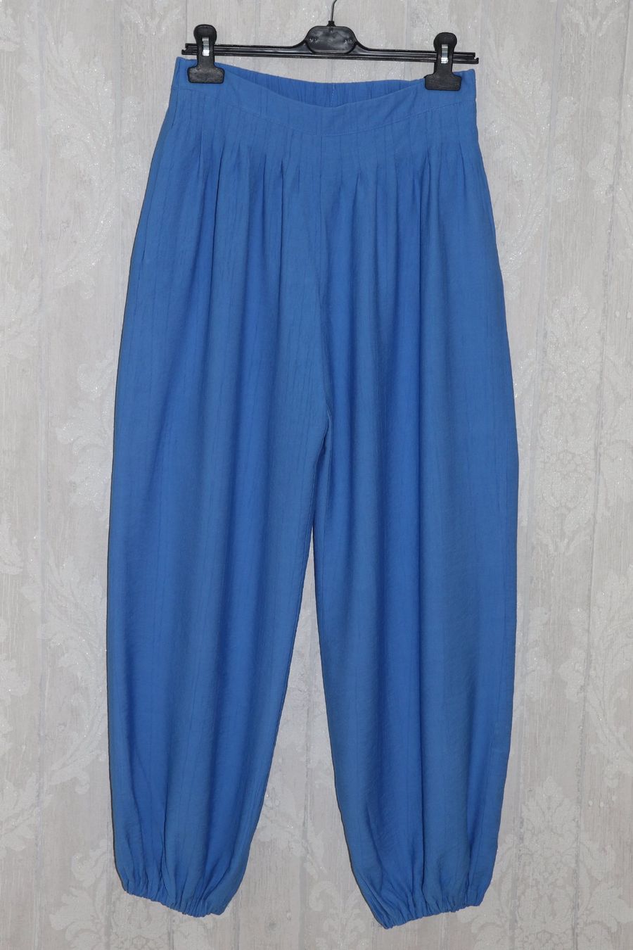 Pantaloni: Mega stylische leichte Hose Gr.M – Nuovo (secondo la descrizione) da Oberwil-Lieli venduto da Svetlana28 2