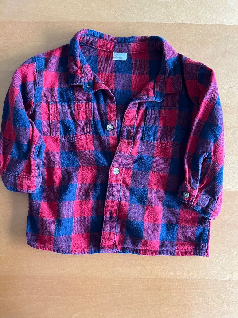 H&M Camicie, Top & T-shirt: Kinderhemd Karomuster H&M Grösse 74 gut – Usato da Ziefen venduto da Madame1982
