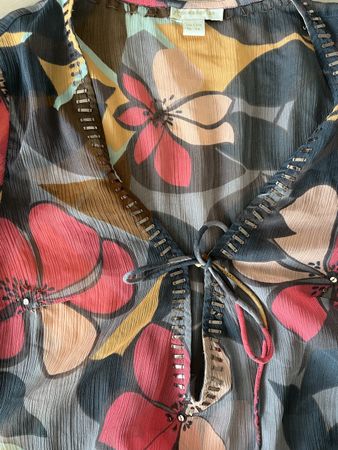Elegante Strand-Tunika, mit Blumenmuster