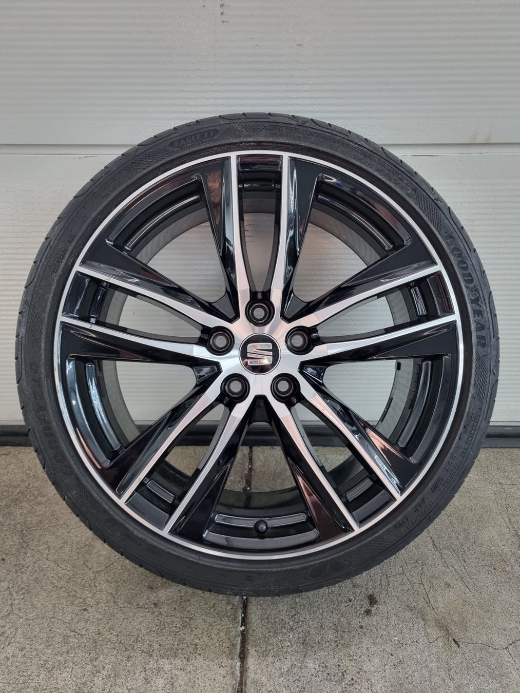 Seat Pneumatici & Ruote complete: Seat Leon Sommerräder 19 Zoll – Usato da Kirchdorf AG venduto da Cartastic_AG 4