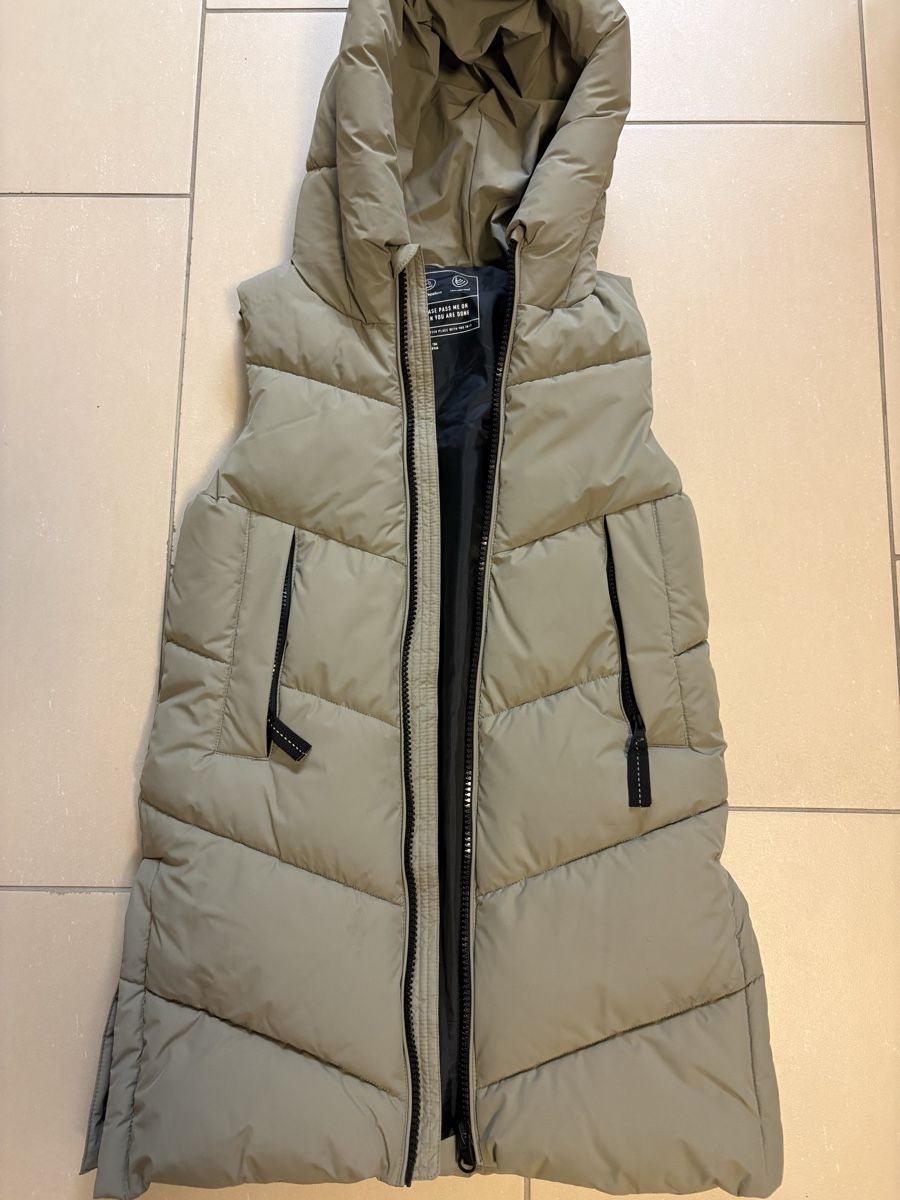 Altro abbigliamento per bambina: Leichte Steppweste mit Kapuze – Usato da Witterswil venduto da gandia05