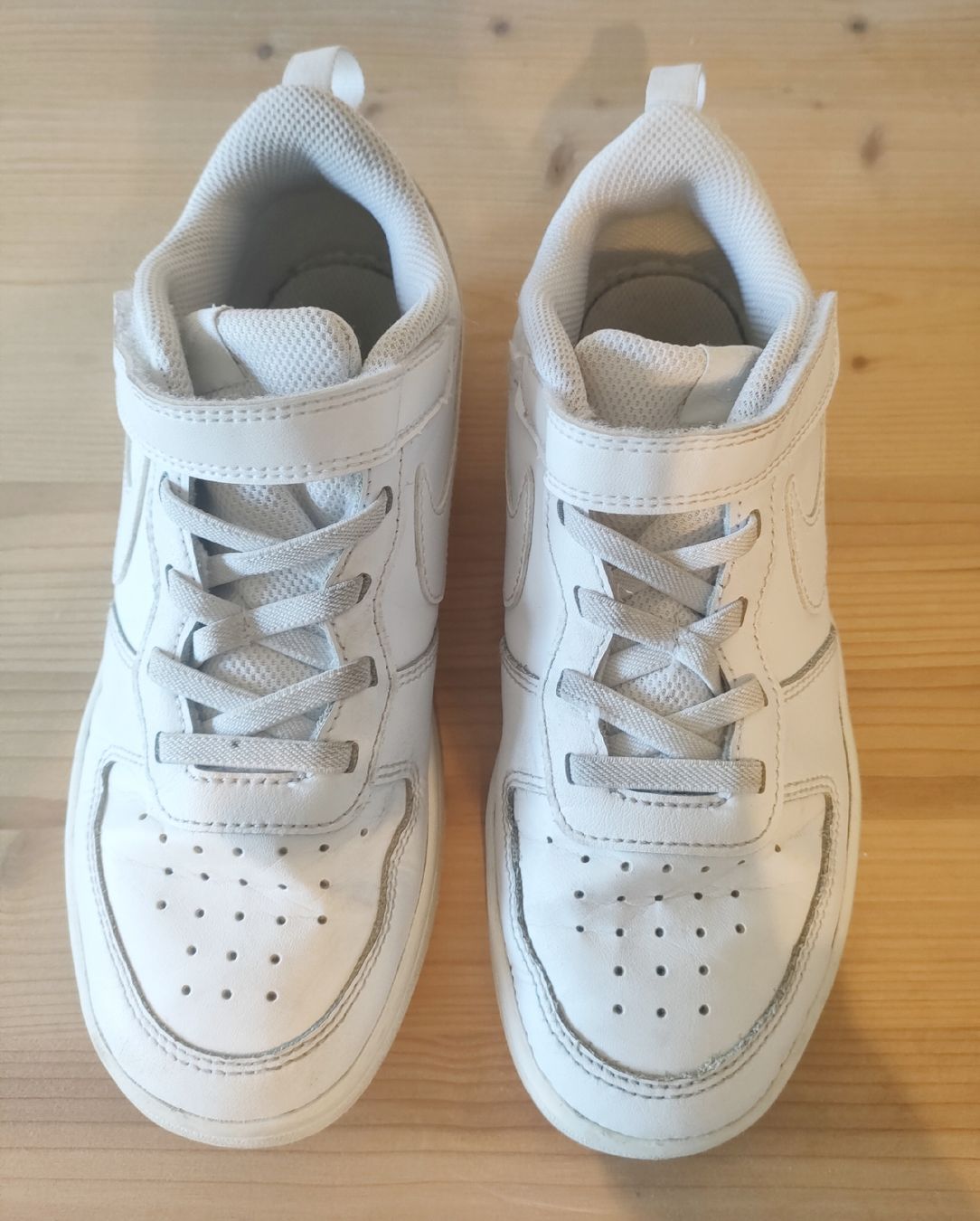 Nike Schuhe für Jungen: Nike Sneaker weiss Grösse 35 – Gebraucht aus Speicher von Indigoblau_3 6