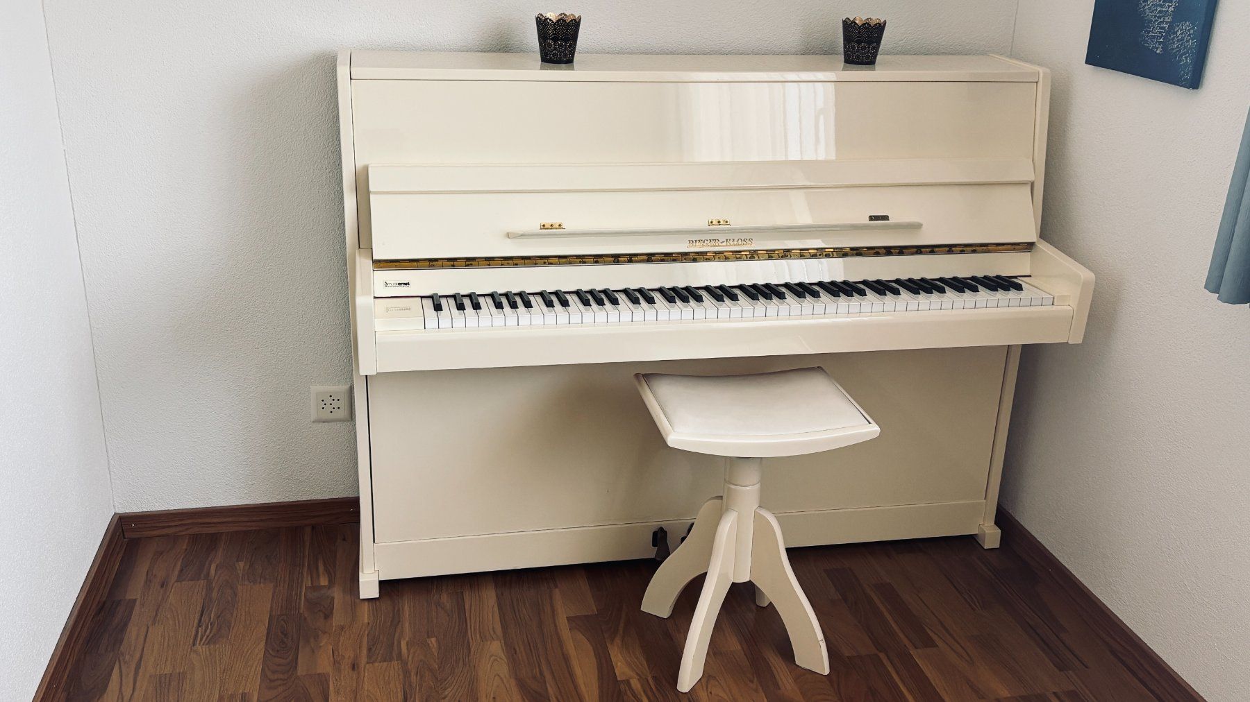 Instruments de musique: Klavier Rieger-Kloss, weiss – D'occasion à Buttisholz par ruurm