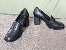 Tamaris Leather Heeled feminine Loafers, 41 like new!