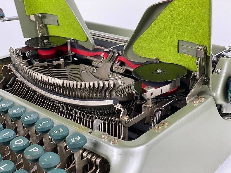 Erika Macchine da scrivere: Schreibmaschine Erika Model 12 – Usato da Zürich venduto da rol_rlt2 3