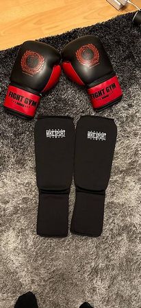 Boxhandschuhe inkl. Schienbeinschoner