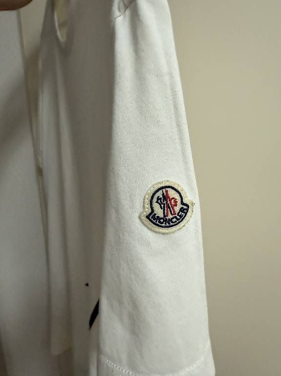 T-shirt: Moncler t-shirt – Usato da Zürich venduto da Divi64 1
