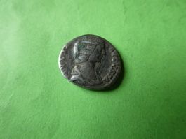 uralte Silbermünze Frauenkopf   17 mm     3.03 g