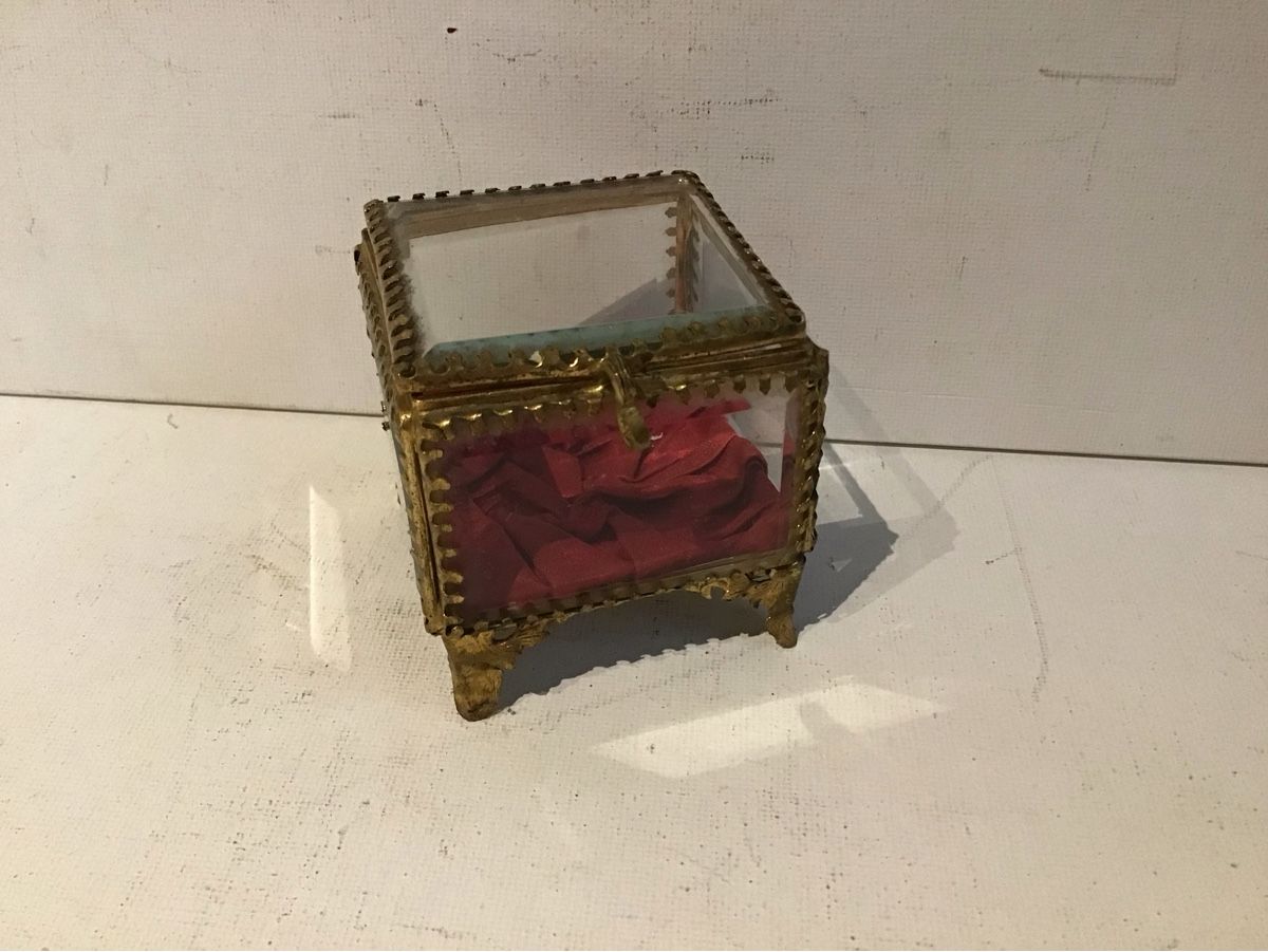 Tutte le decorazioni: Antikes Glas Schmuckdösli ( Schneewittchensarg ) – Usato da St. Gallen venduto da Goldlilly 1