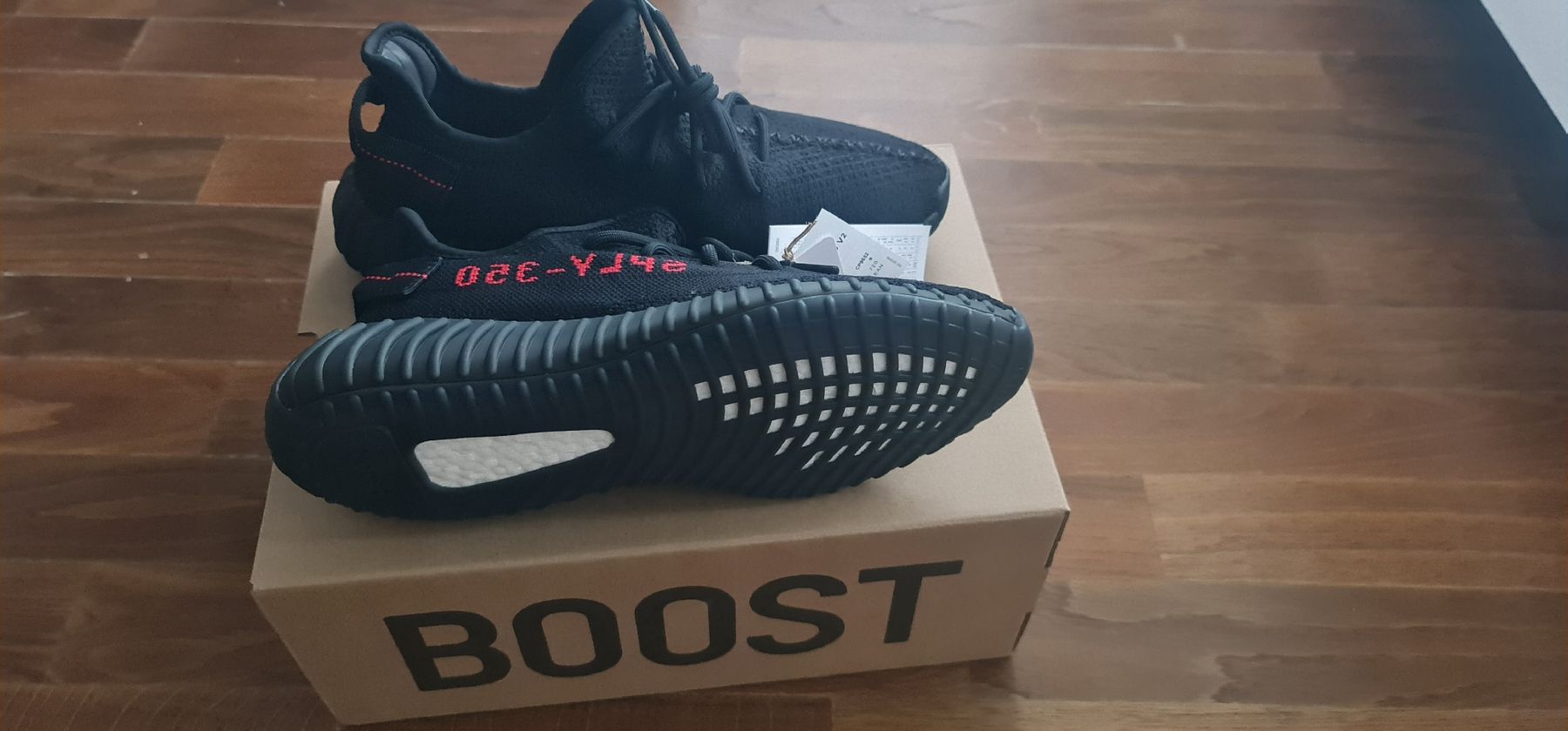 Adidas Scarpe da uomo: Yeezy Boost 350 V2 Neu Gr. 43,5 originalverpackt – Nuovo e nell'imballaggio originale da Hombrechtikon venduto da Multivan2010 3