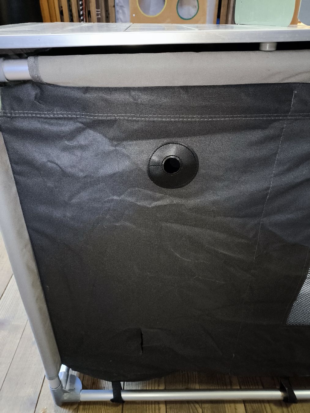 Tavoli: Campingkochtisch, Aluminium Tisch mit Windschutz – Usato da Trub venduto da RoshiMuten 6