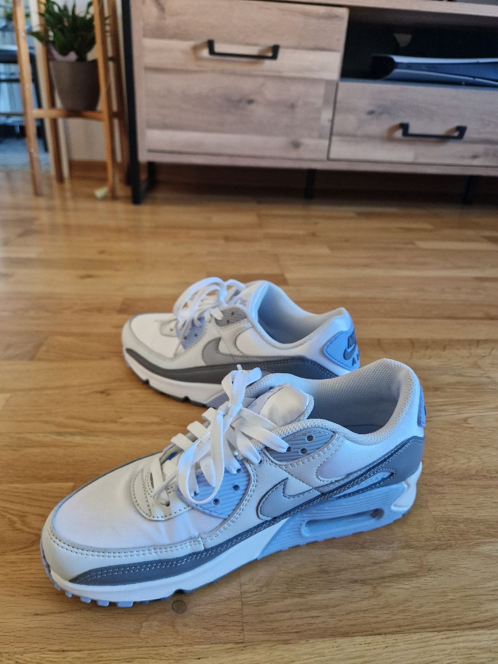 Nike Scarpe da donna: Nike AIR MAX 90 White/Grey – Usato da Therwil venduto da che_8yn7 4