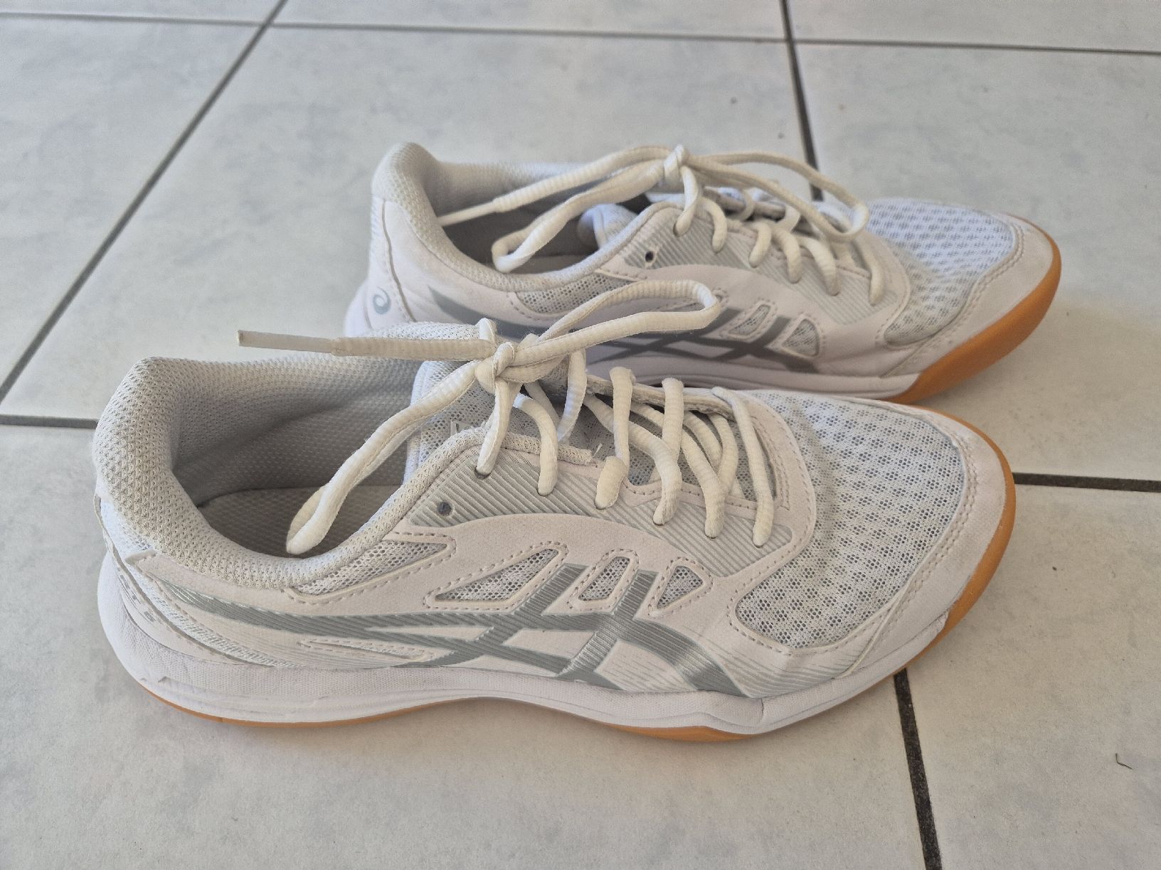 Asics Chaussures femmes: Hallenschuhe Asics, Gr. 39 – D'occasion à Belp par nibeas 4