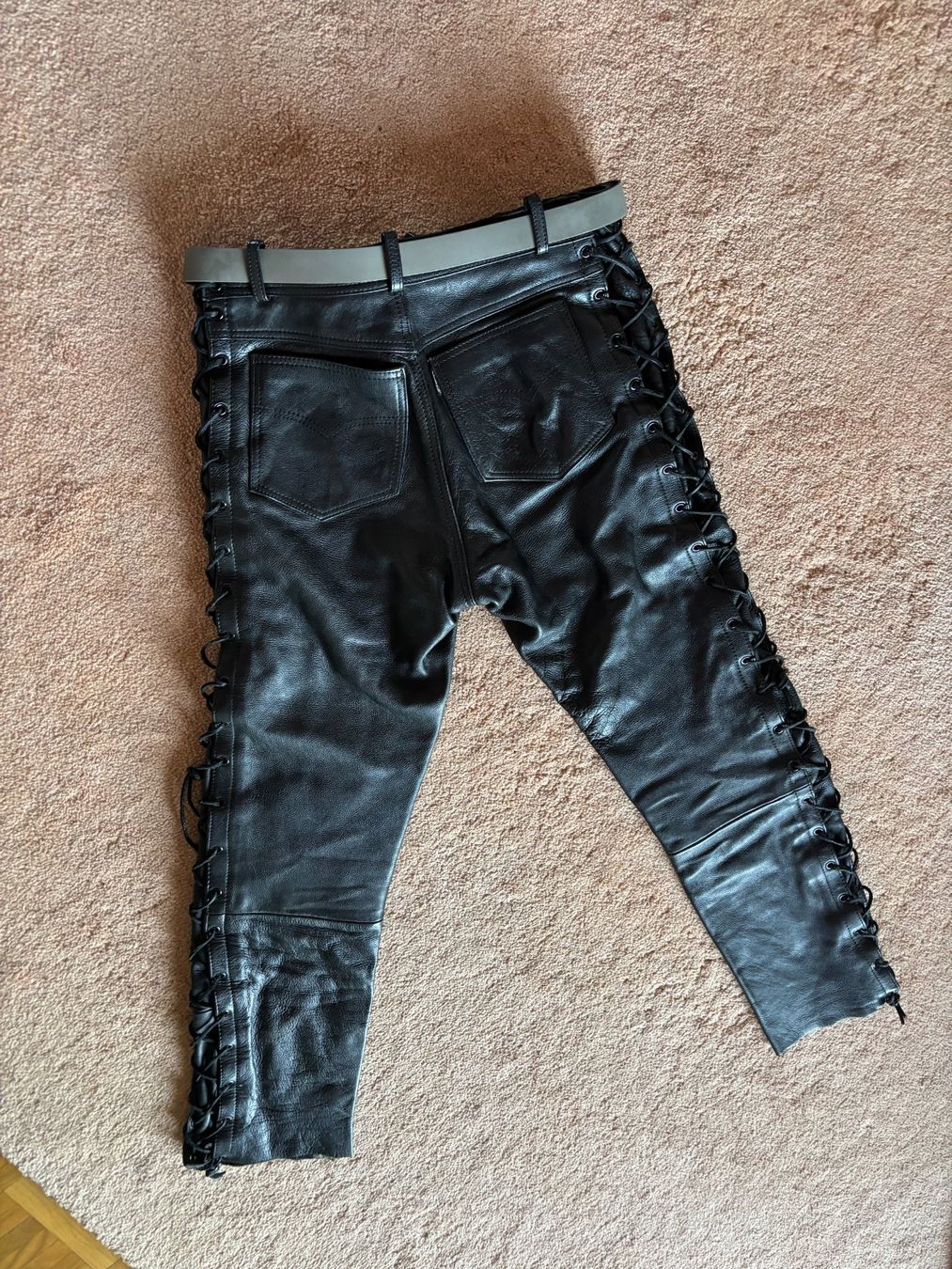 Pantaloni: Leder Schnürjeans Gr.M – Usato da Aadorf venduto da Shecar