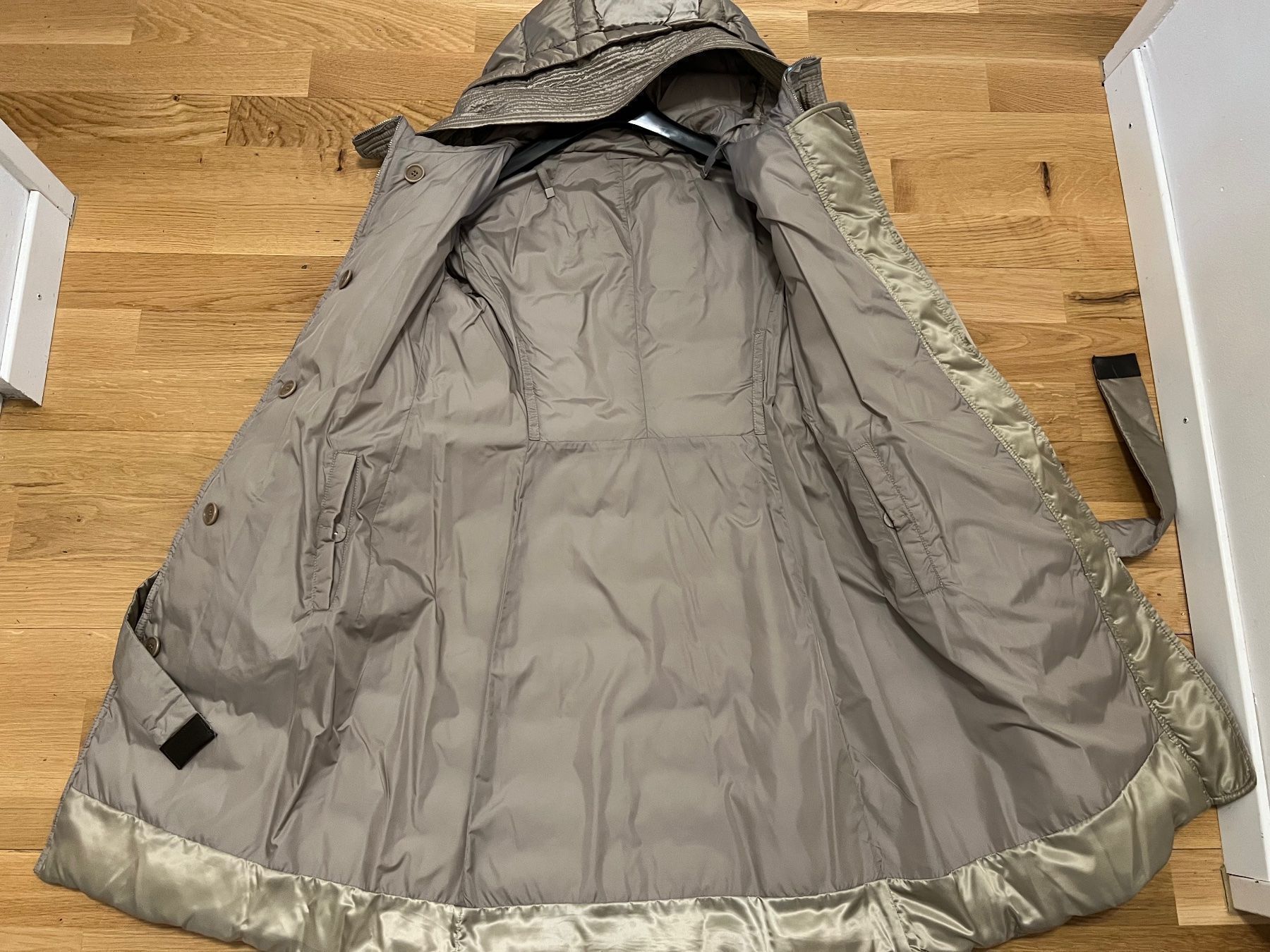 Max Mara Cappotti: MAX MARA Cube Coat Mantel Down Jacket – Nuovo (secondo la descrizione) da Ebmatingen venduto da dartim 3