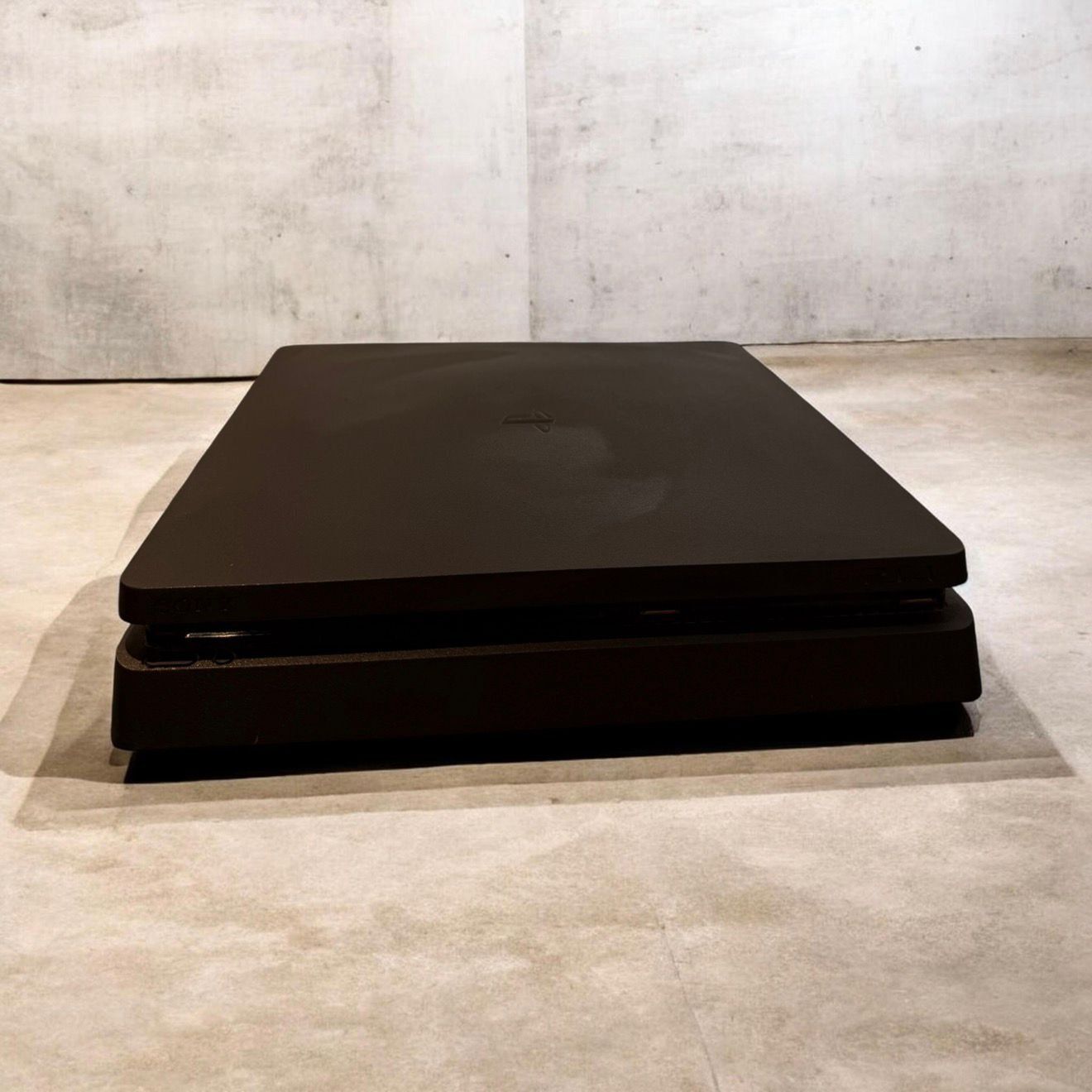Sony Console: Sony PlayStation 4 Slim – Usato da Basel venduto da iMediahuus