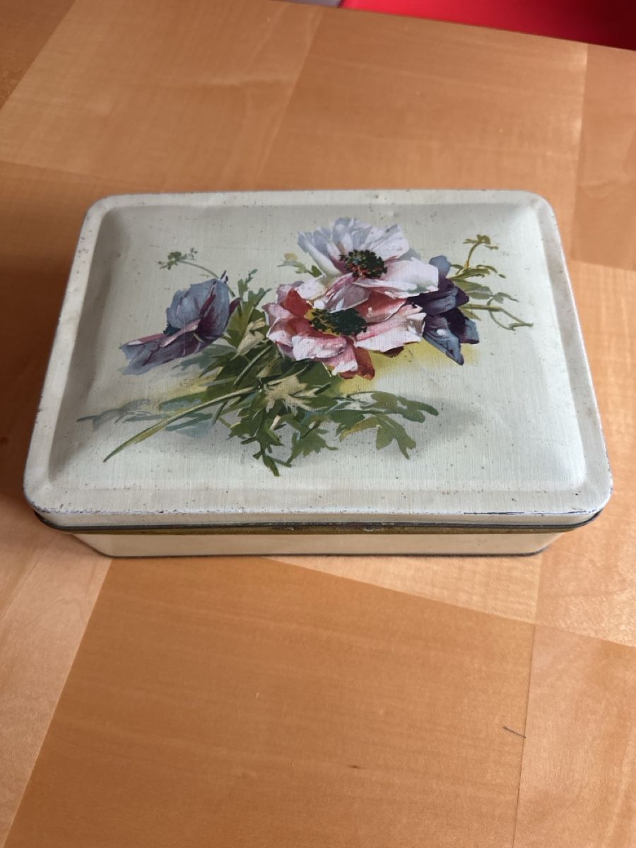 Pots: Alte Büchse / Dose mit Blumen  – D'occasion à Zürich par Misus.Flohmi