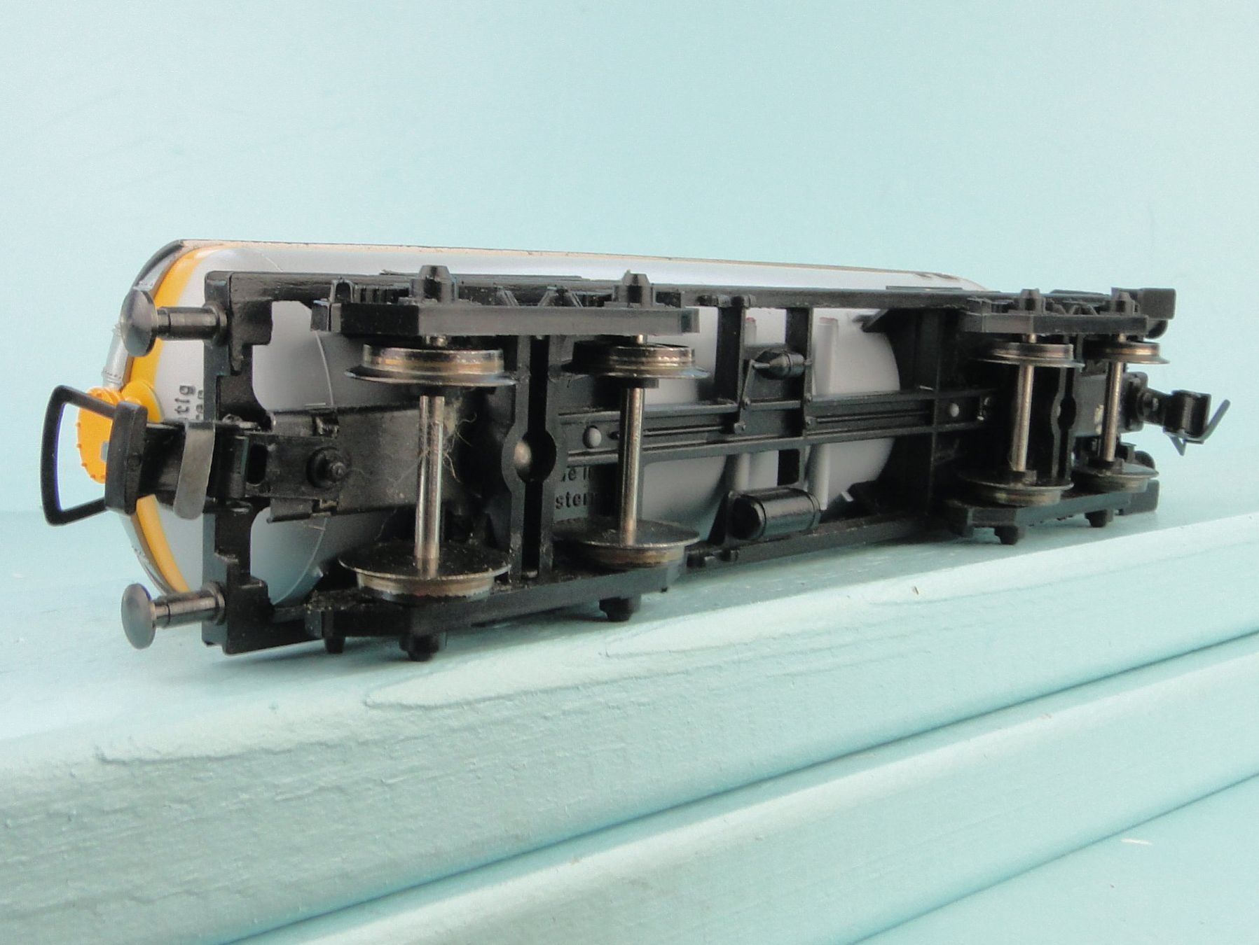 Fleischmann Modellini di ferrovie: Fleischmann H0 DB Kesselwagen, Märklin Kupplung – Usato da Bülach venduto da cann11 3