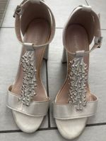 Riemchensandalen weiss mit Perlen Blockabsatz gebraucht