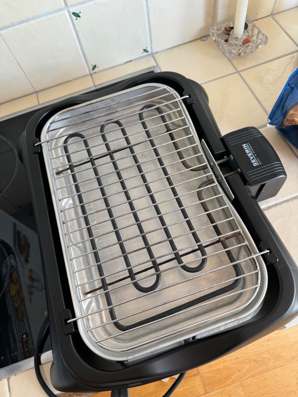 Komplettküchen: Grill barbecue électrique – Gebraucht aus Lausanne von vik_8cdj