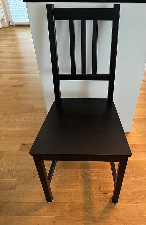 Stühle: 4 schwarze Holzstühle – Gebraucht aus Güttingen von Skyandsand08