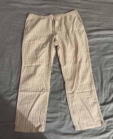 Beige Hose mit Streifen 