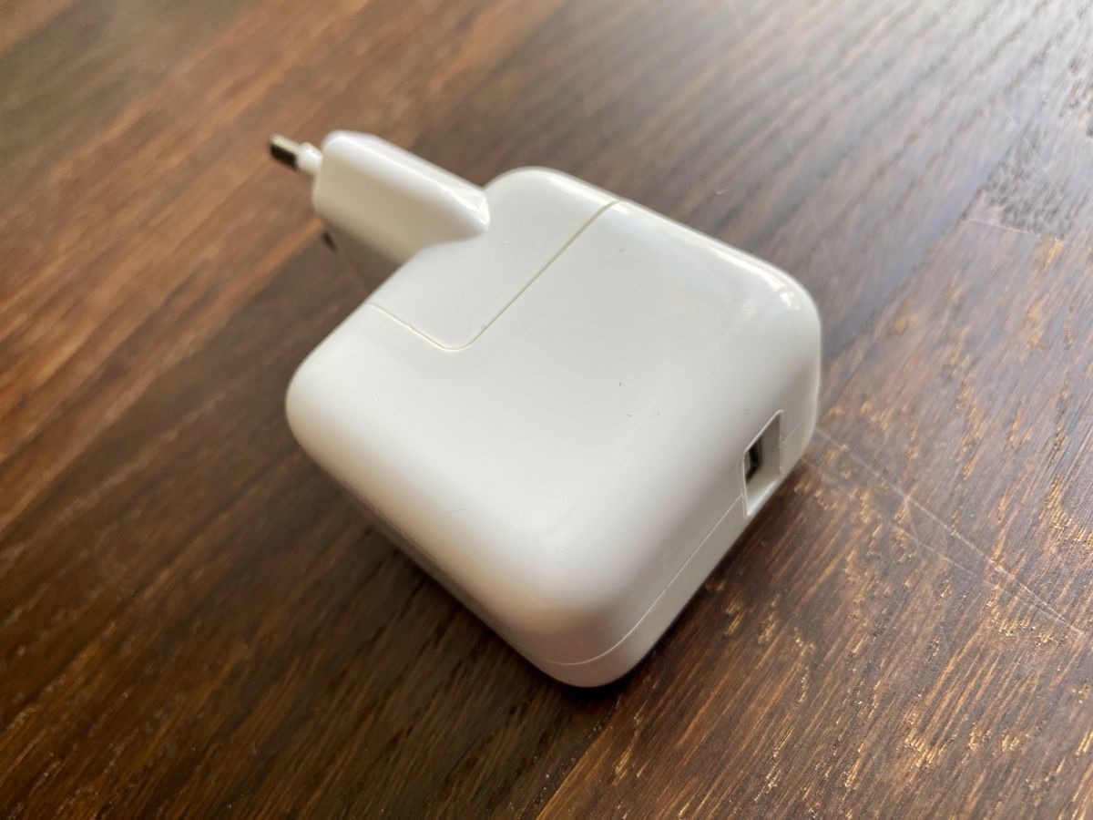 Ladegeräte: Apple USB-A Ladegerät/Charger A1205 – Gebraucht aus Winterthur von Crazycorner