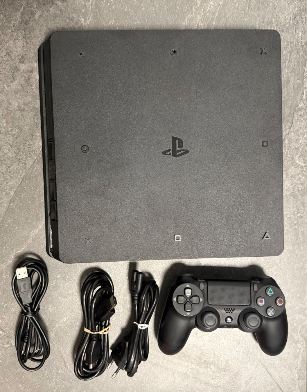 Sony Console: Console Sony Playstation 4 - PS4 – Usato da Pont-de-la-Morge venduto da Darfal 1