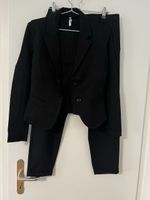 Schwarzer Business-Hosenanzug (Blazer Gr.M + Hose Gr.L)