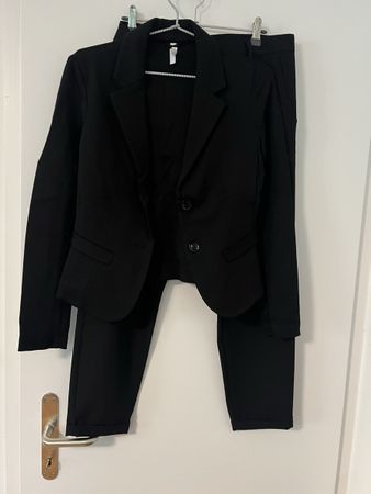 Schwarzer Business-Hosenanzug (Blazer Gr.M + Hose Gr.L)