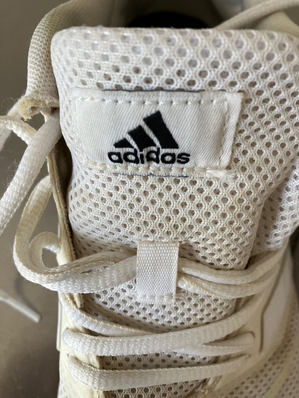 Adidas Scarpe da uomo: adidas Stoffschuhe weiss Grösse 42 2/3 – Usato da Allenwinden venduto da Obalu 3