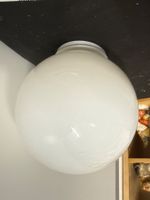 Aus Hausräumung:  altes Deckenlampe Kugelglas