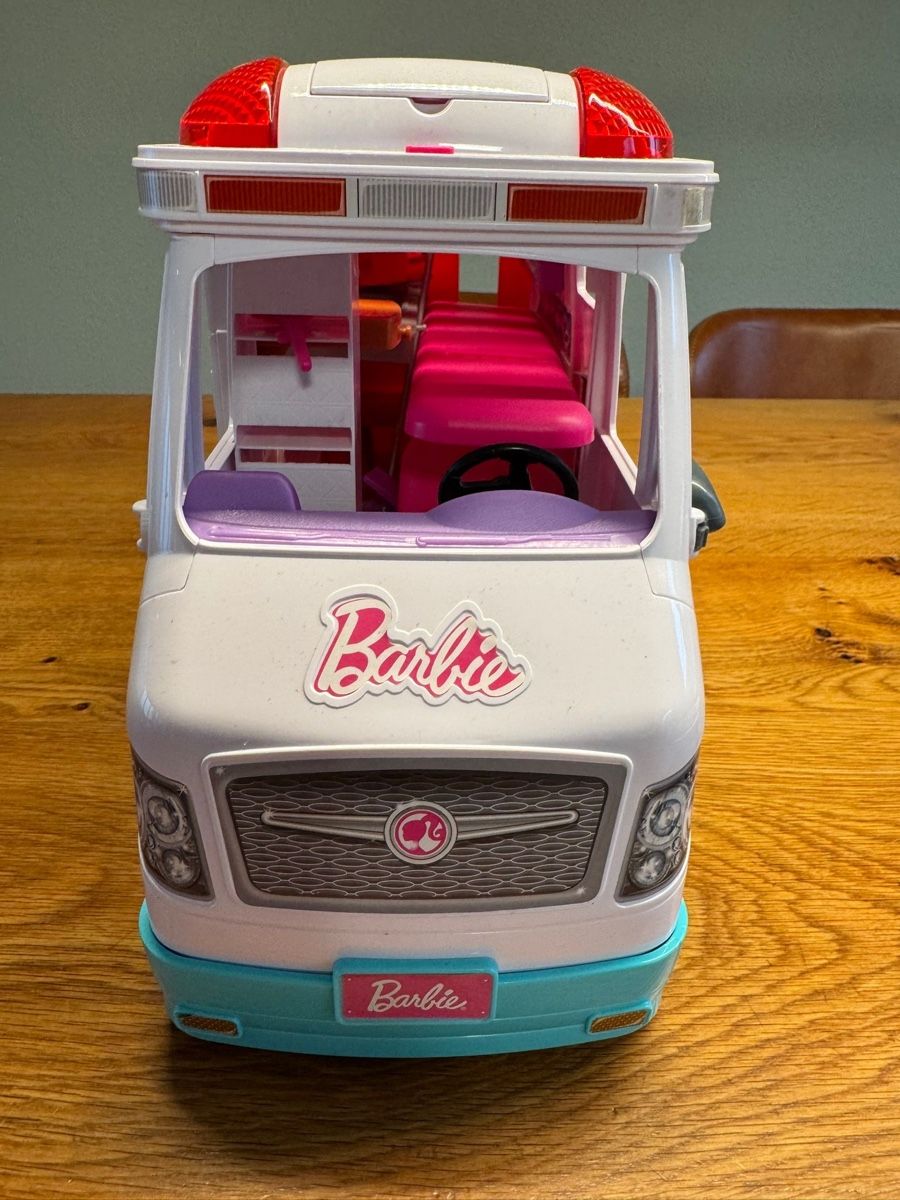 Giocattoli: Barbie Krankenwagen Bus – Usato da Niederbüren venduto da poschti 5