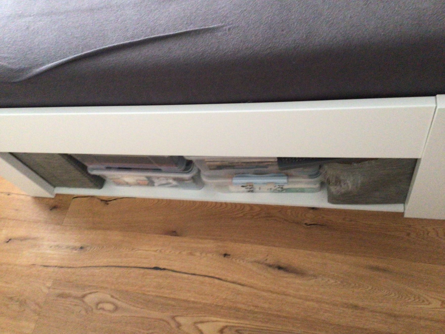 Ikea Letti: Bett mit Schubladen und Kopfteil grau 140x200cm – Usato da Einsiedeln venduto da Tru7 3