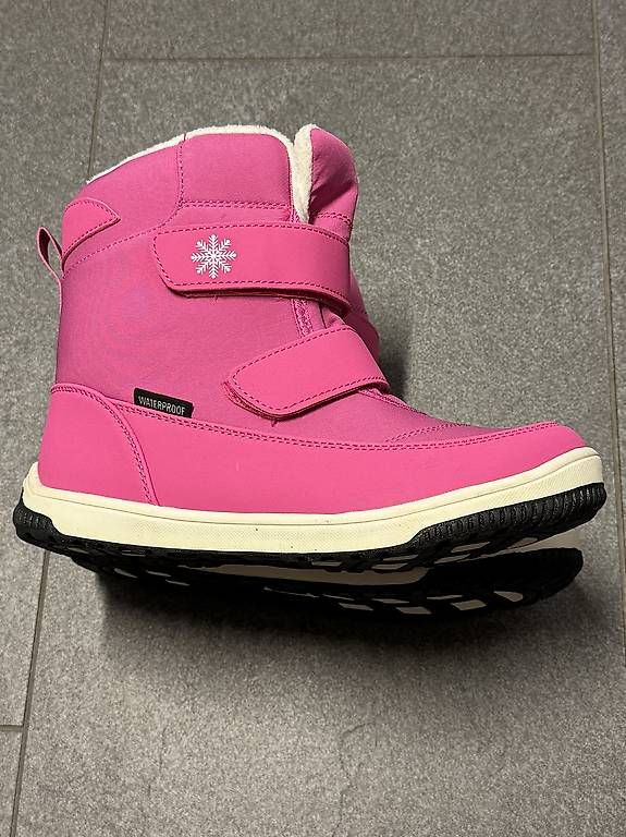 Scarpe per ragazze: Neue Winterstiefel Grösse 34 – Nuovo (secondo la descrizione) da Stans venduto da Morera